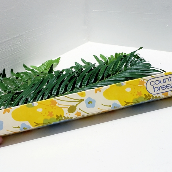 Vintage Avon Country breeze drawer lining paper•